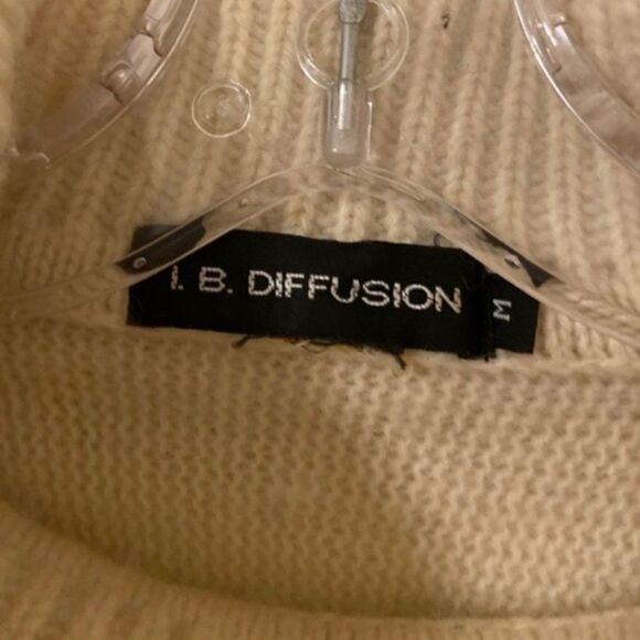 I.B. Diffusion Cream Cable Knit Sweater Medium - Picture 5 of 5